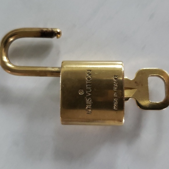 Louis Vuitton lock and key #303 - Picture 3 of 5